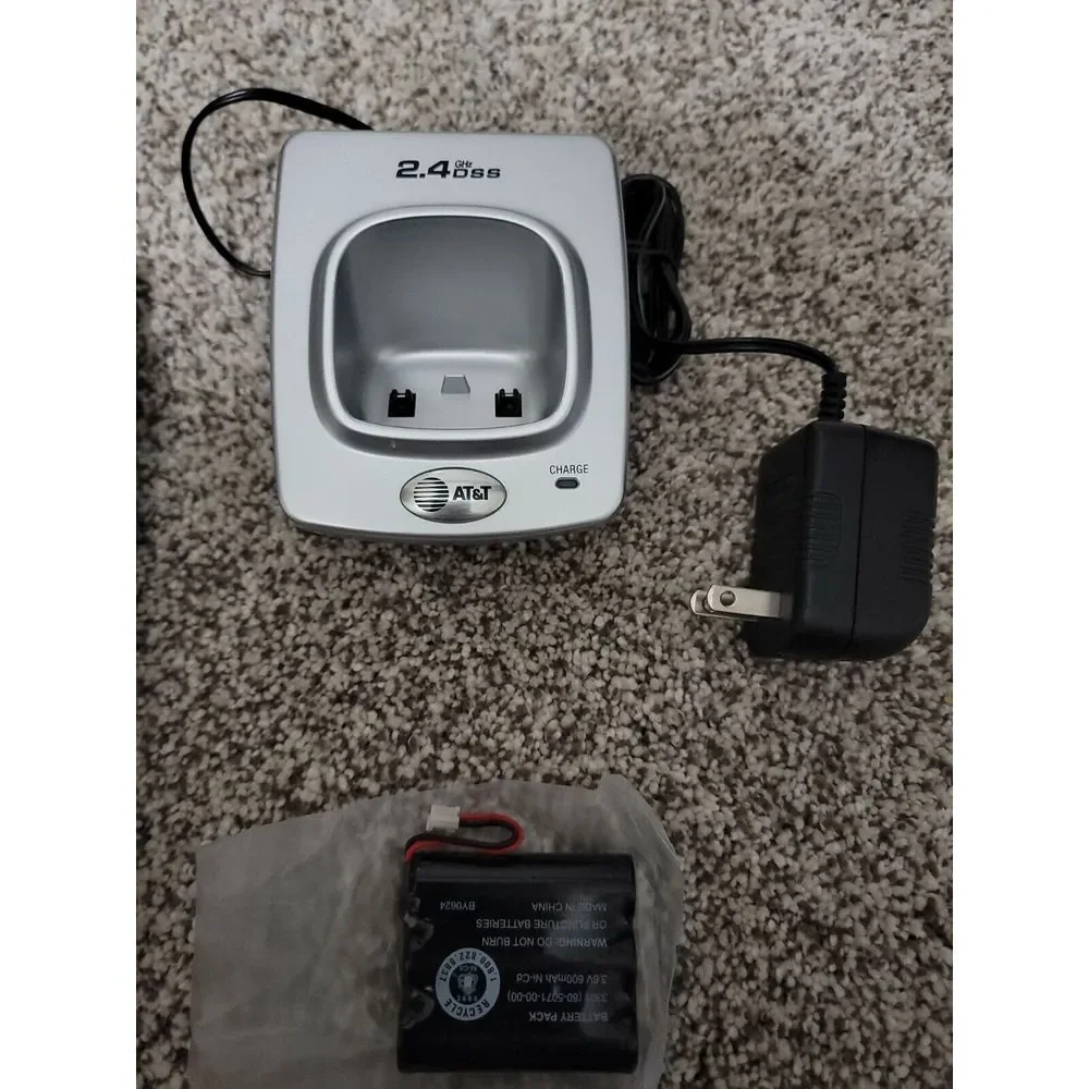 AT&T e2728b 2.4‎ GHz Replacement hand set and cradle Never used
